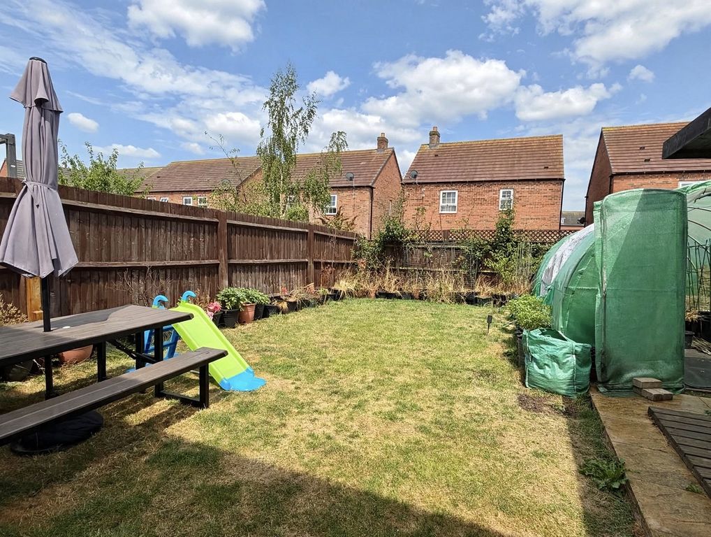 Property photo 3 of 11 Outside