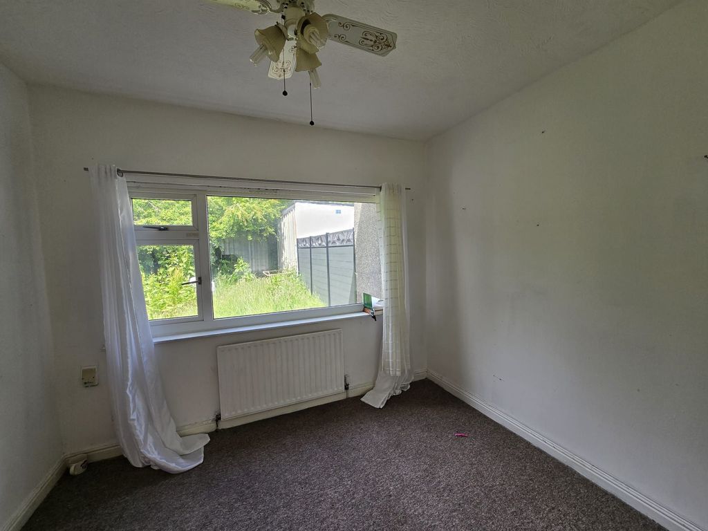 Property photo 3 of 9 Photograph 4