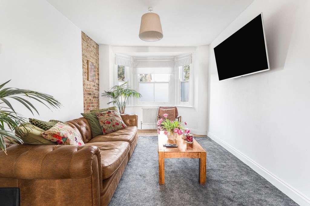 Property photo 2 of 22