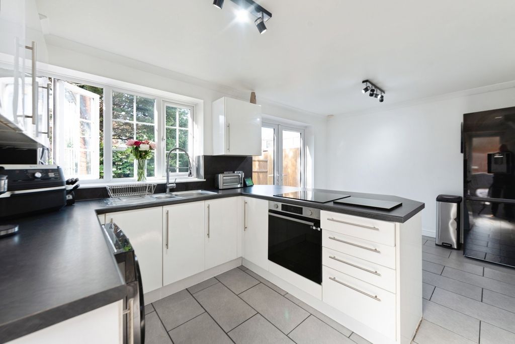 Property photo 3 of 17 Pbox-Img.Jpg