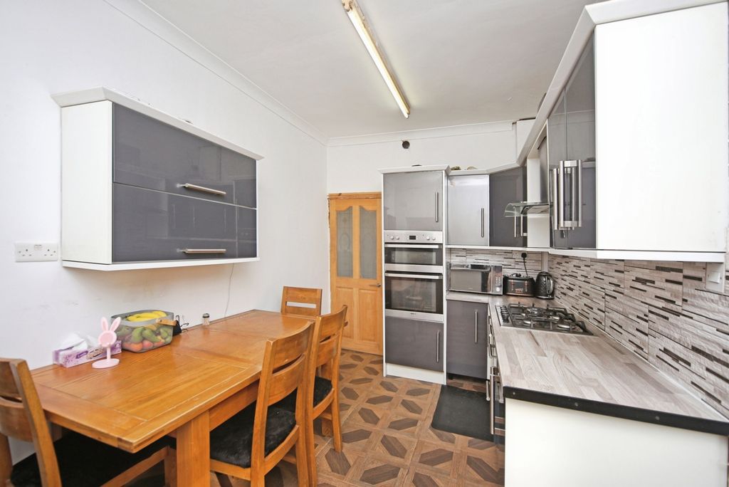 Property photo 3 of 22 Pbox-Img.Jpg