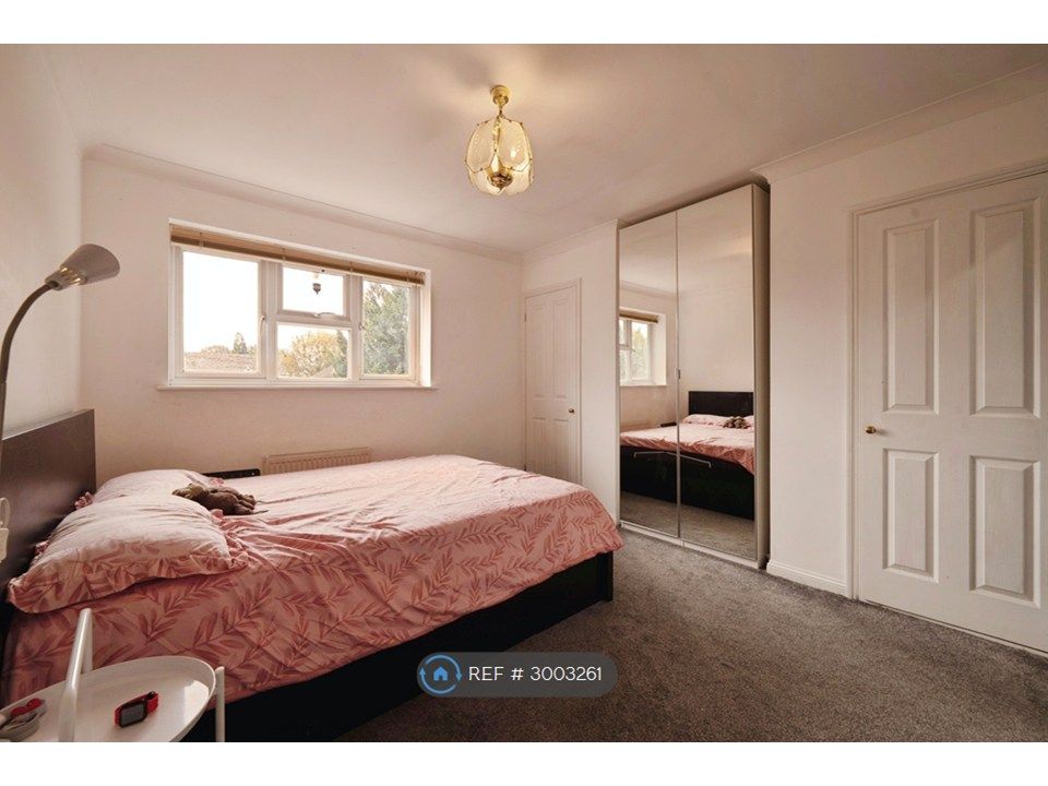 Property photo 2 of 19 Master Bedroom