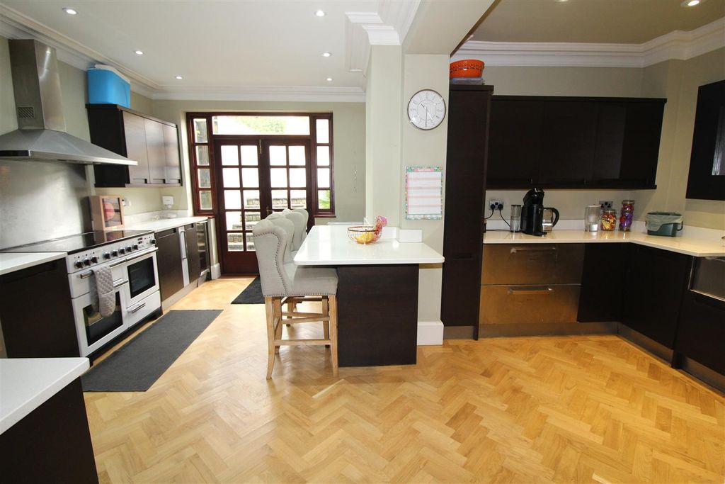 Property photo 2 of 44 Kitchen/Breakfast Room