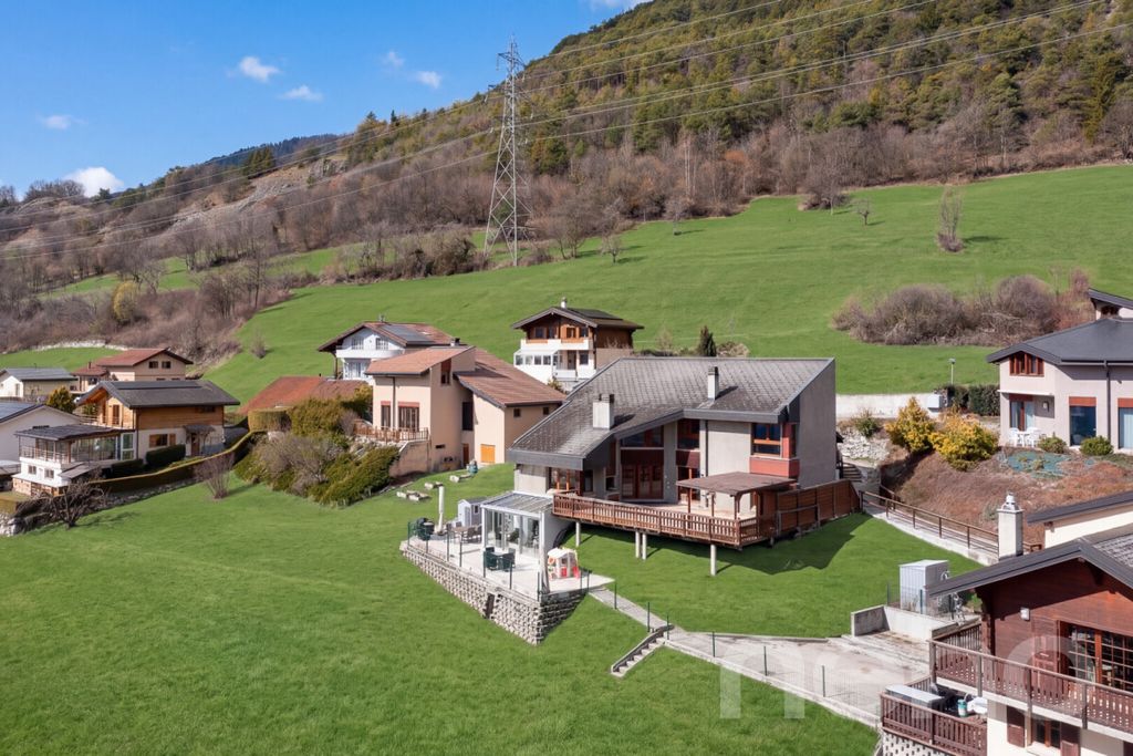 Property photo 2 of 12