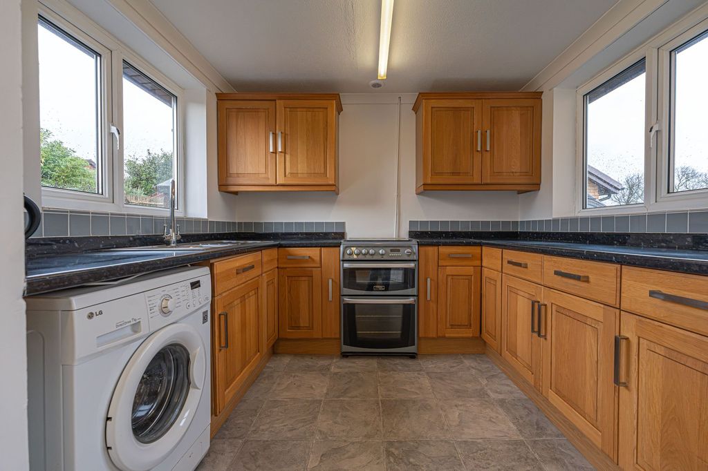 Property photo 3 of 29