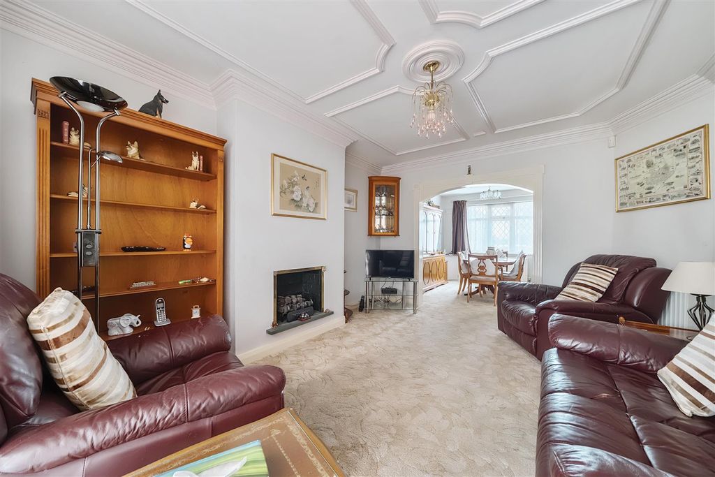 Property photo 3 of 10 Sherborne Way - Lounge.Jpg