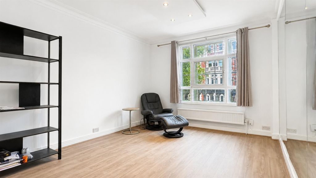 Property photo 3 of 16 8, Phillimore Court10.Jpg