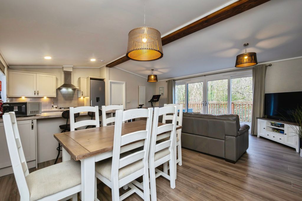 Property photo 2 of 15 Open-Plan Living