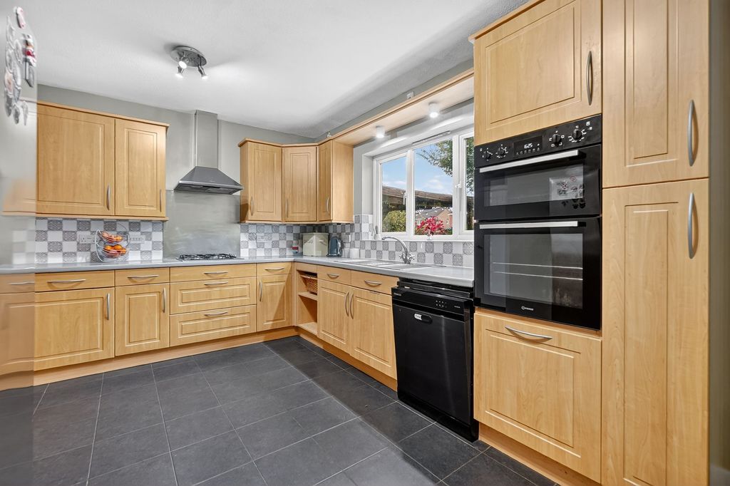 Property photo 3 of 30