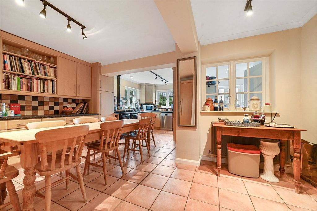 Property photo 3 of 33 Kitchen/Breakfast Rm
