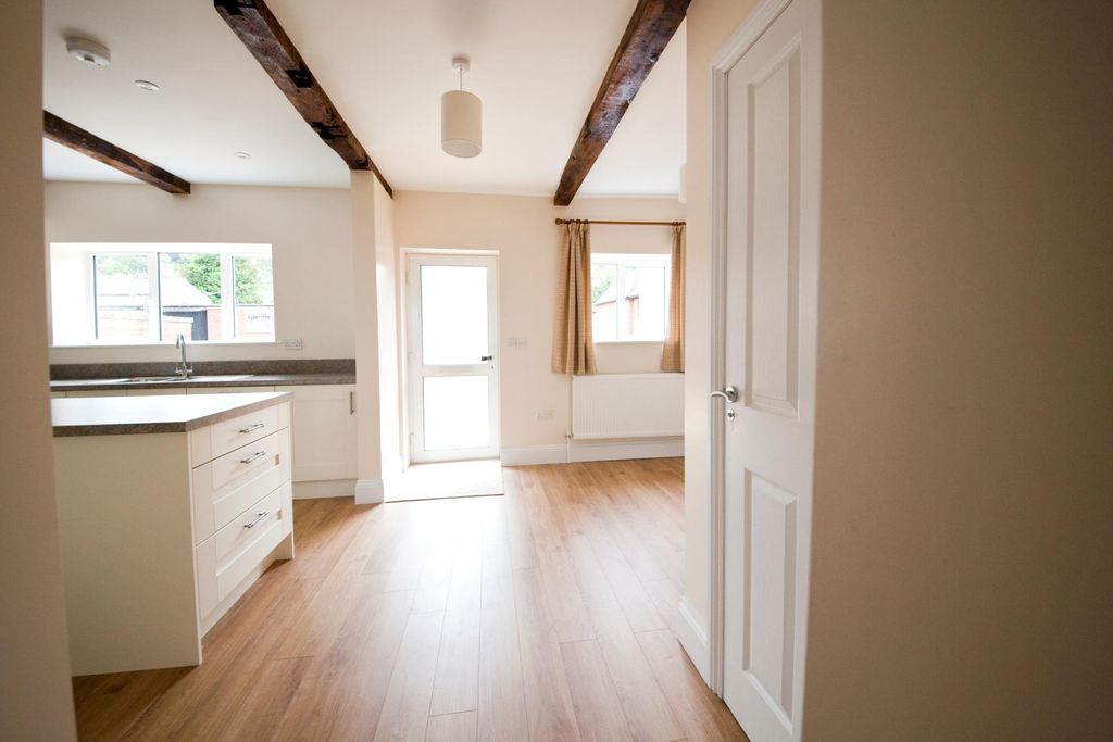 Property photo 3 of 10 Photo 2