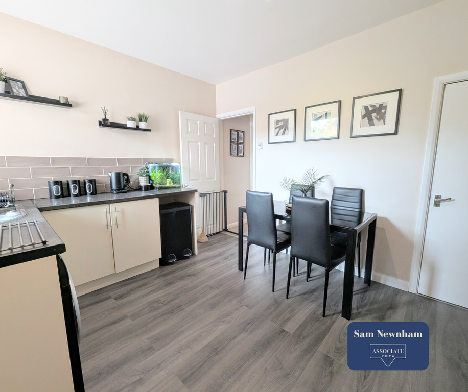 Property photo 3 of 12 Kitchen