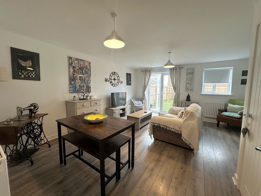 Property photo 3 of 11 4096A443-29B1-4Ae2-A395-3C5B100F0090