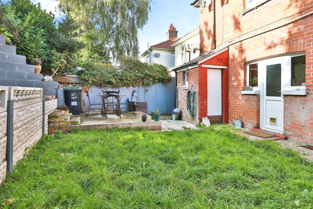 Property photo 2 of 18 Picture No. 25