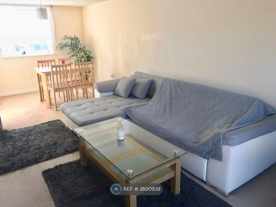 Property photo 1 of 7 Living Room