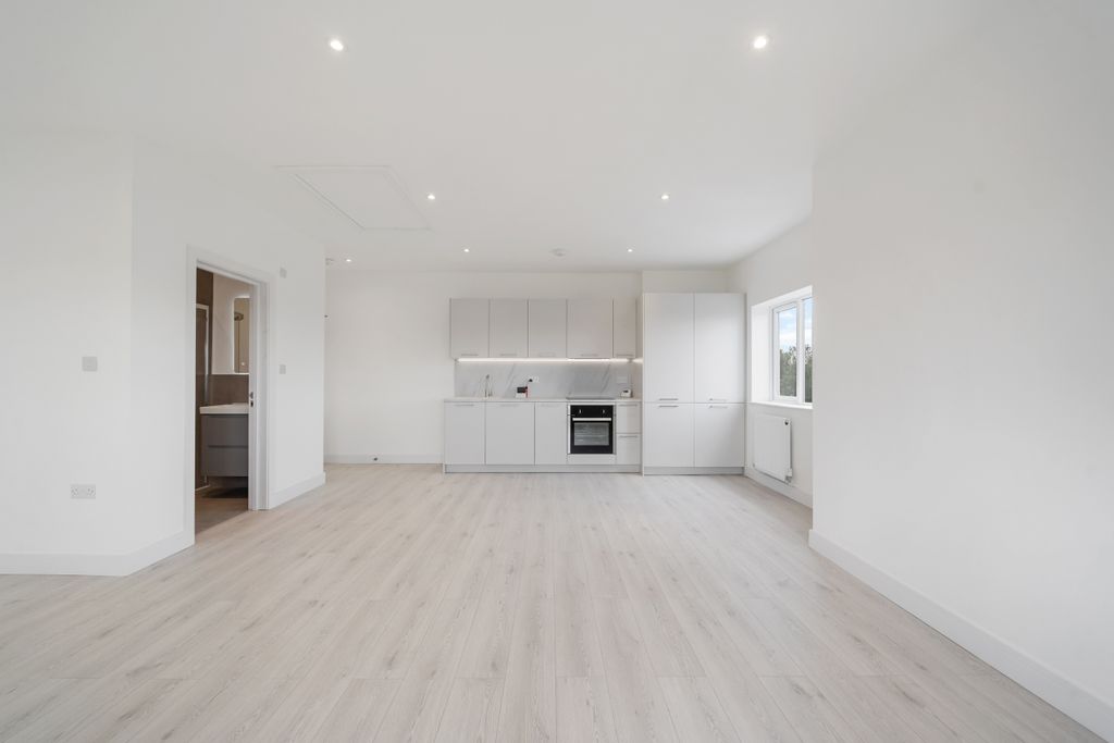 Property photo 1 of 7 Flat 41, Crosskeys Close N9 7Ad-No Watermark-8