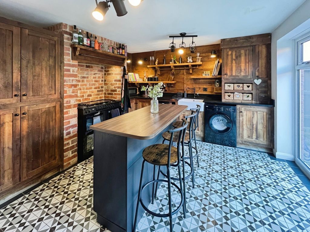 Property photo 2 of 20 Kitchen