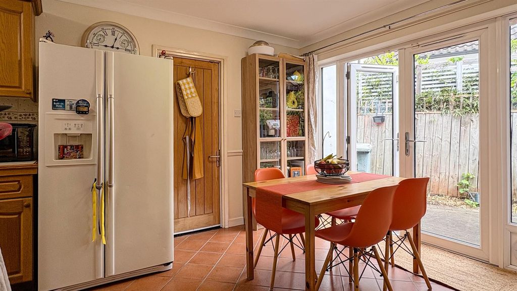 Property photo 3 of 14 Juniper Lane, E6 House For Sale By Barrain London