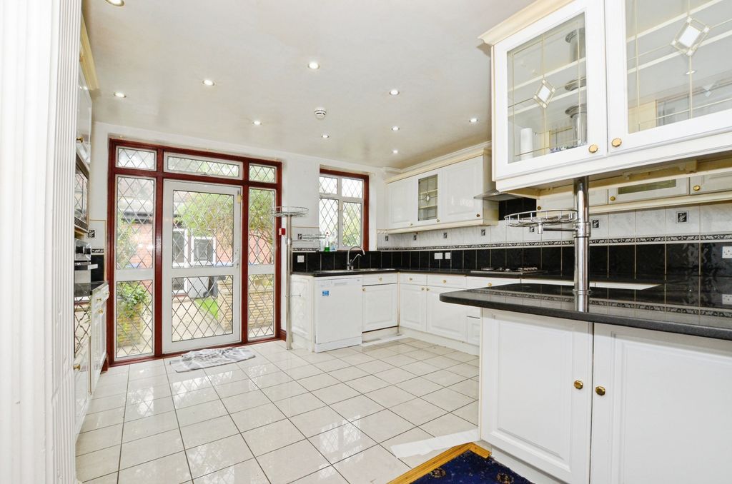 Property photo 2 of 20 Kitchen