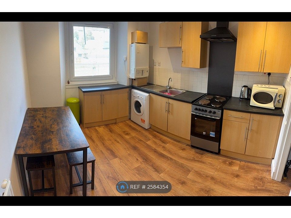 Property photo 2 of 6 Kitchen