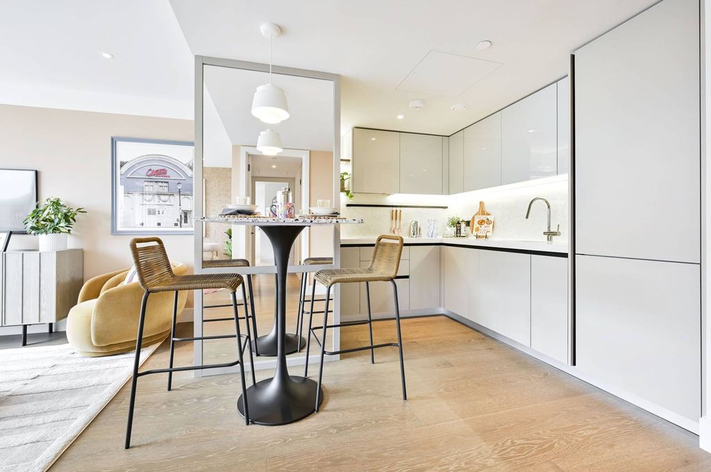 Property photo 2 of 18