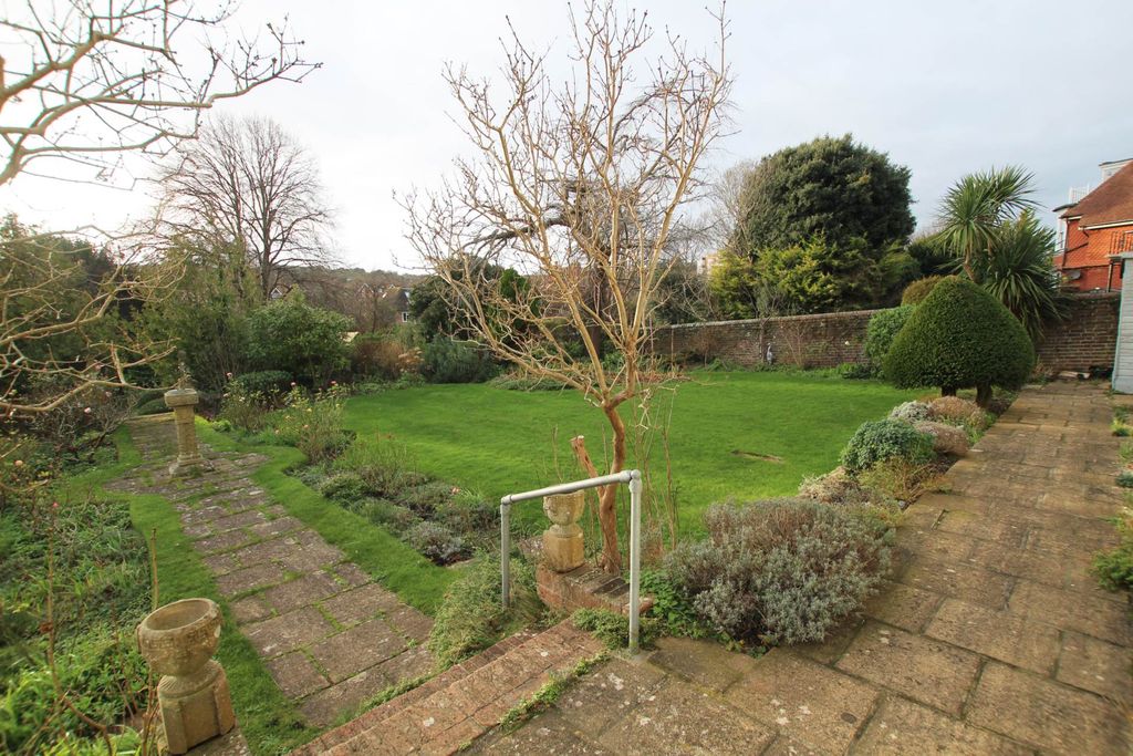 Property photo 2 of 22
