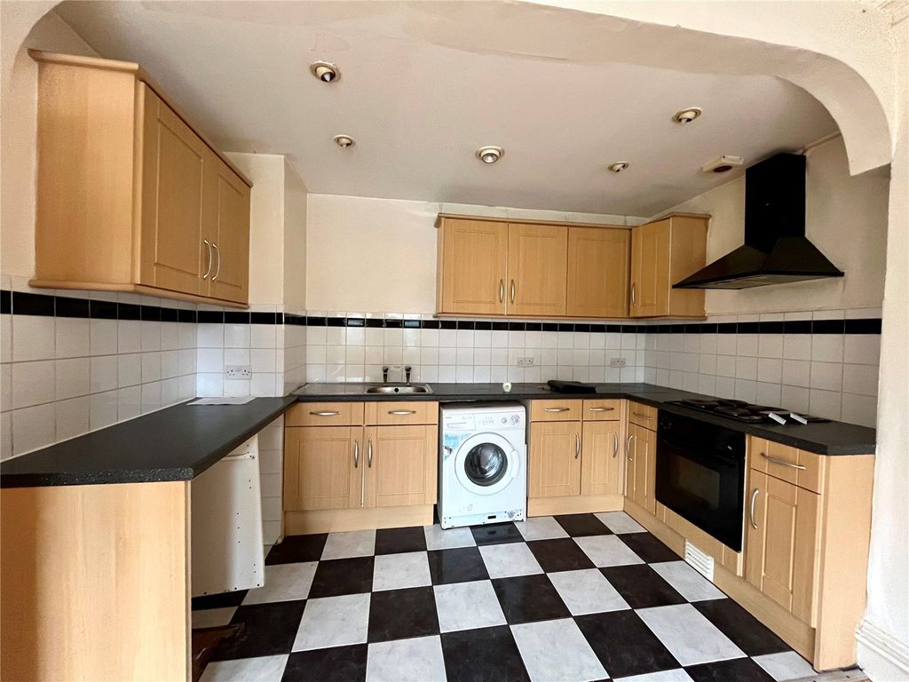 Property photo 3 of 18 Kitchen