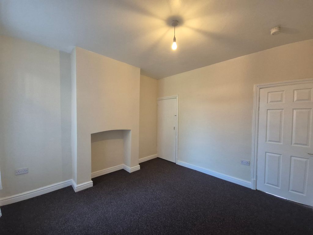 Property photo 3 of 11 Lounge