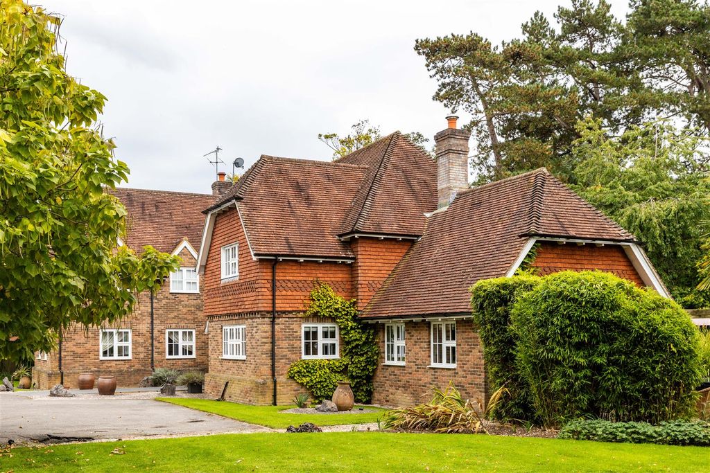 Property photo 1 of 28