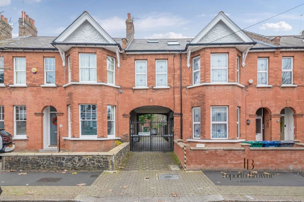 Property photo 2 of 28