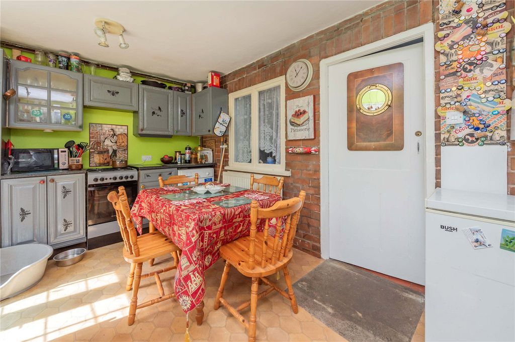 Property photo 2 of 37 Picture No. 31