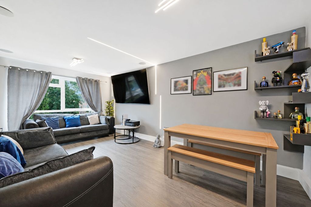 Property photo 2 of 12 Flat 31, Brodie House - Kuecfzhfc1Q6Oo6Huzju