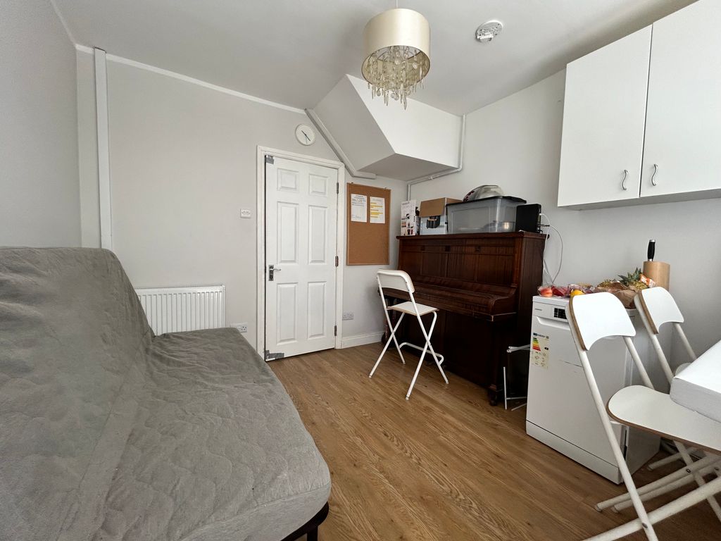 Property photo 3 of 7 Living Room