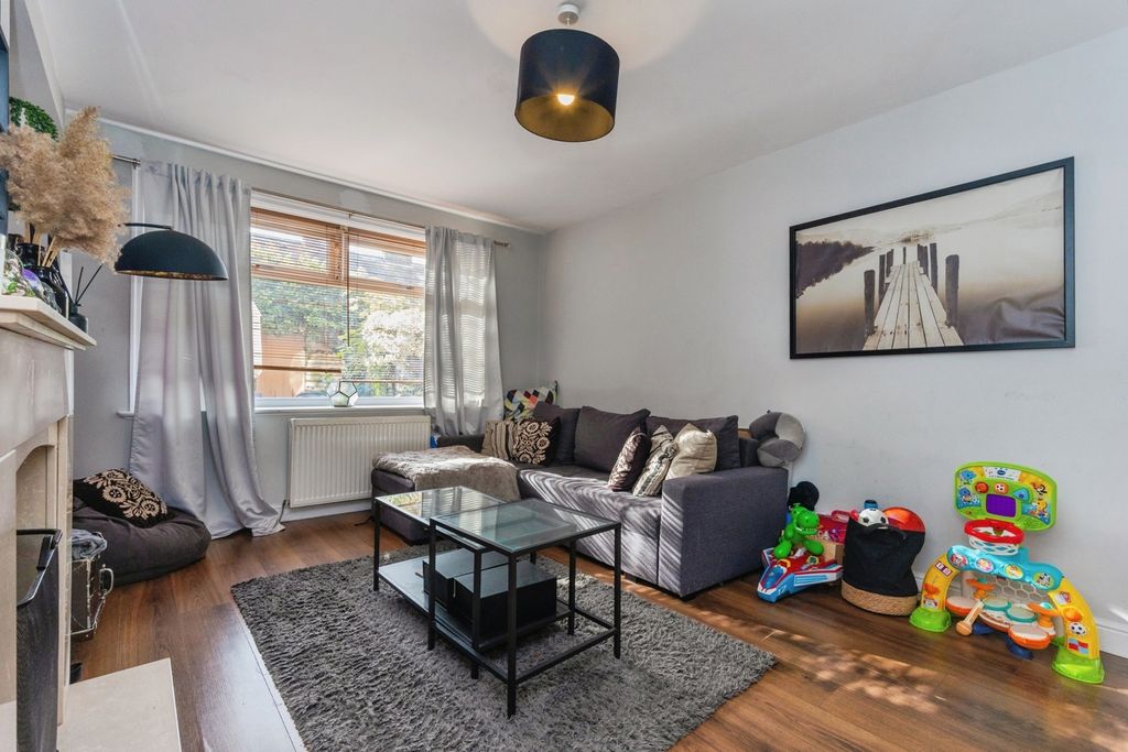 Property photo 3 of 17 Photo