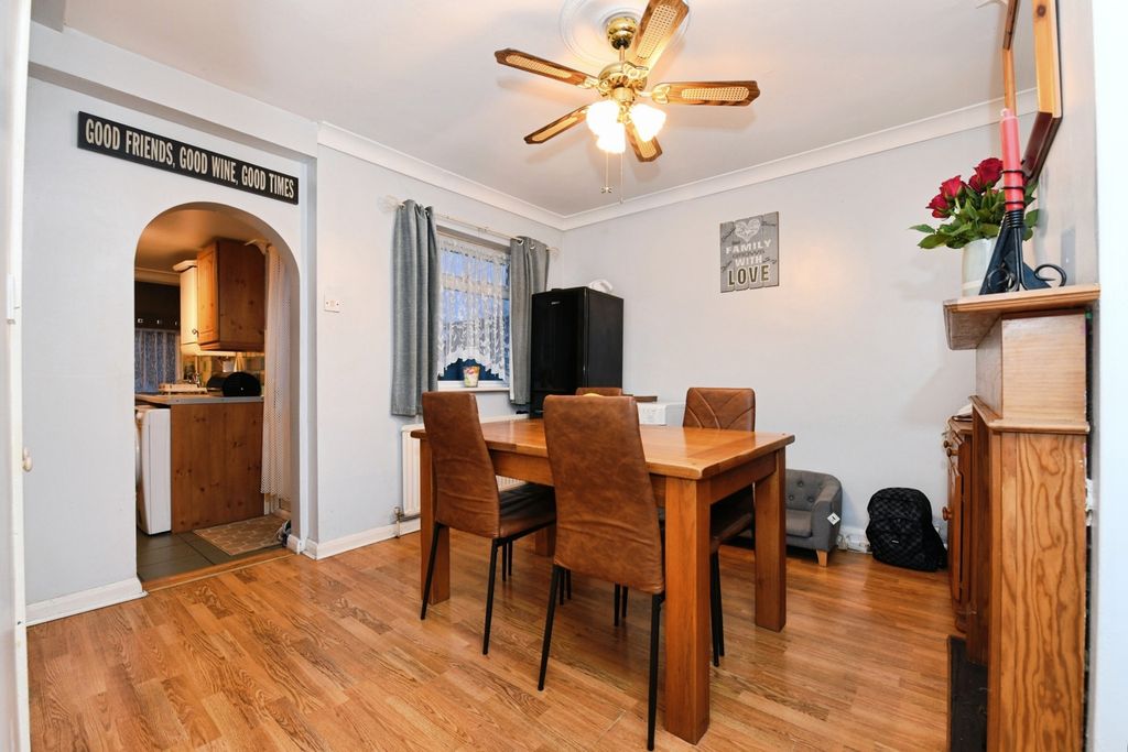 Property photo 3 of 10 Pbox-Img.Jpg