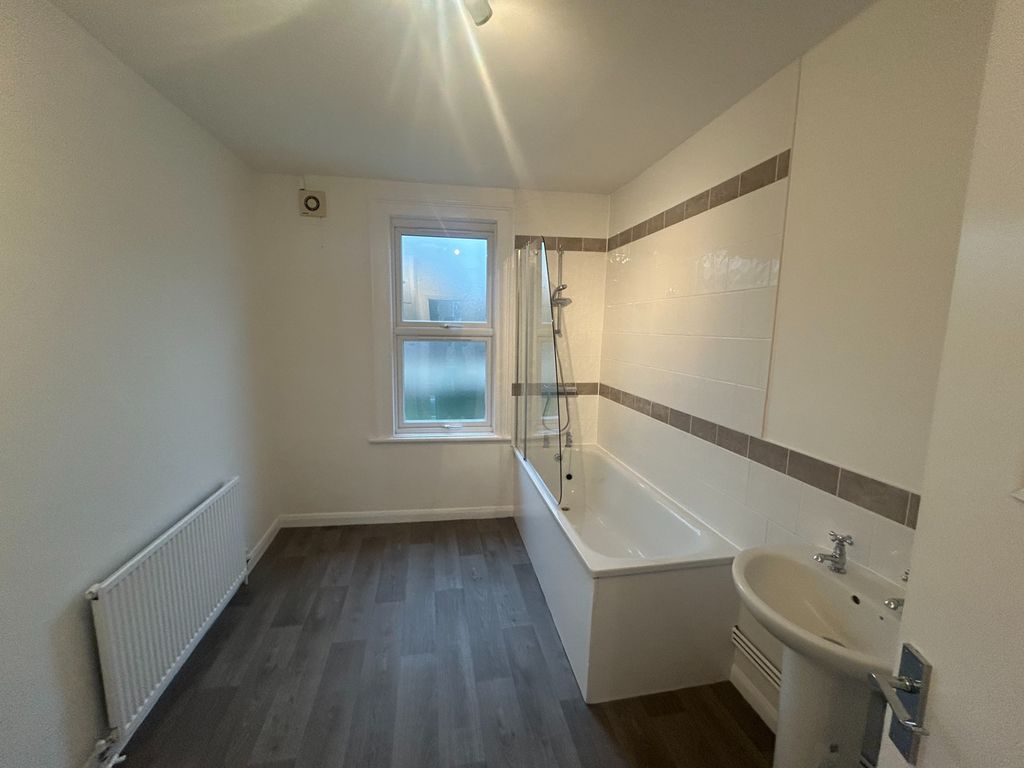 Property photo 3 of 17 Photo 4