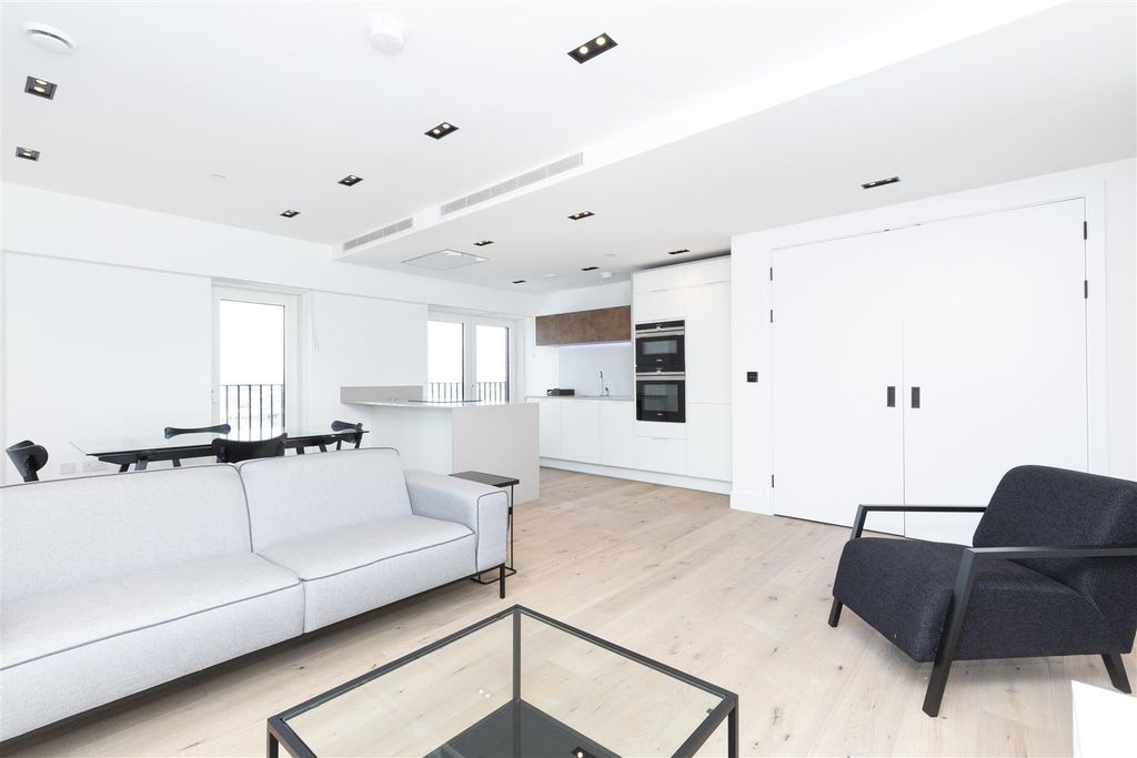 Property photo 3 of 10 98 Keybridge Tower4.Jpg