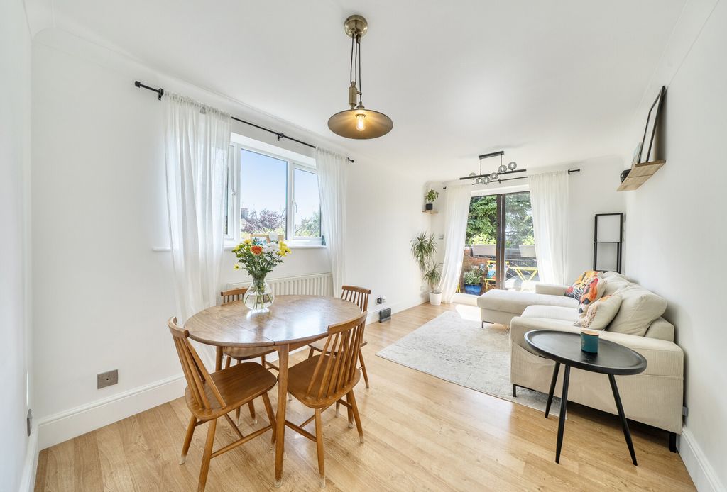 Property photo 1 of 12 1482311-24-6A3962...