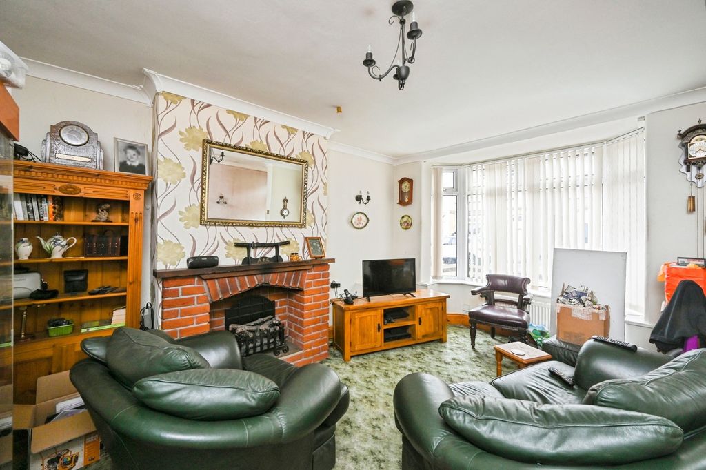 Property photo 2 of 17 Lounge