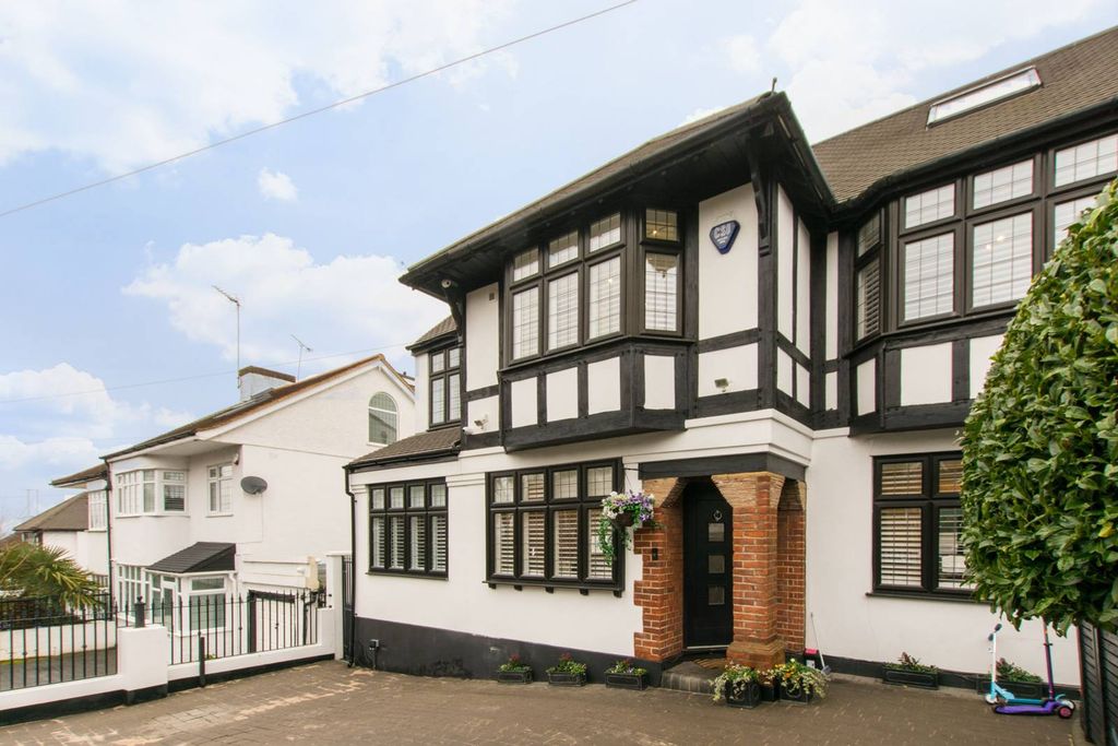 Property photo 1 of 40