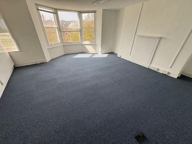 Property photo 2 of 11 1 Room 6 9 Pavilion Parade.Jpg