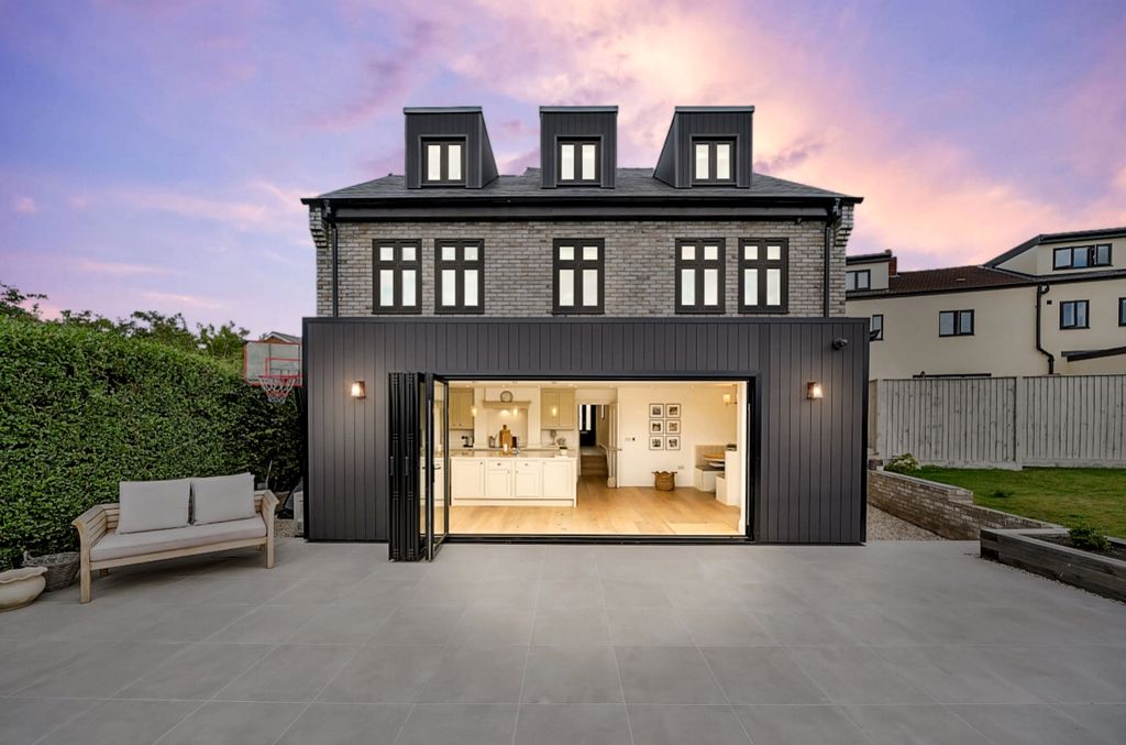 Property photo 1 of 32 Amazing