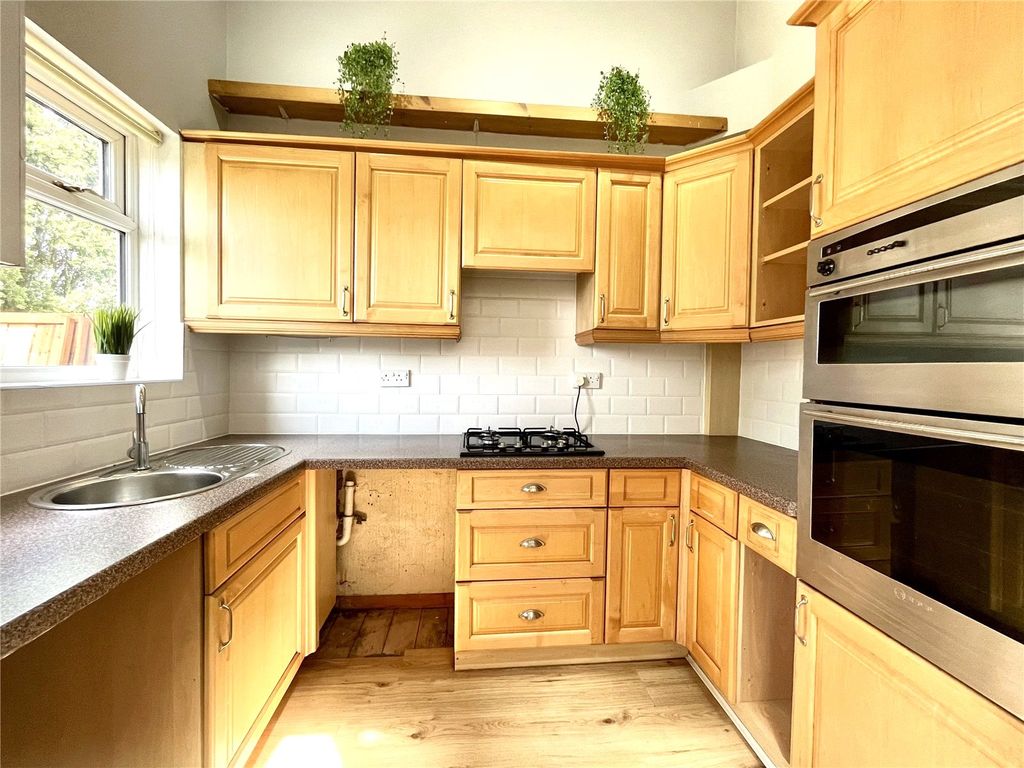 Property photo 2 of 5 Kitchen