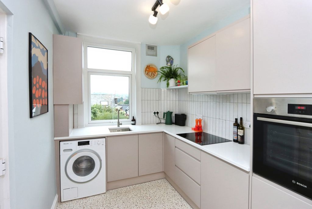 Property photo 3 of 17 Kitchen