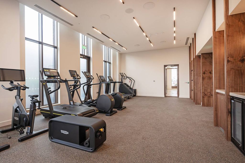 Property photo 2 of 21