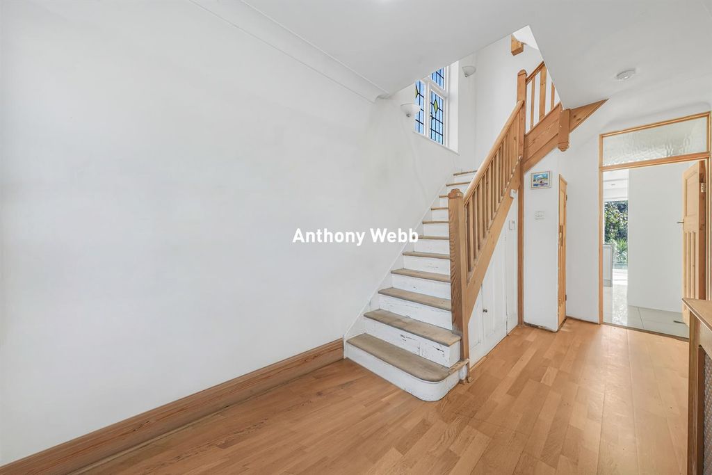 Property photo 3 of 25 Hallway