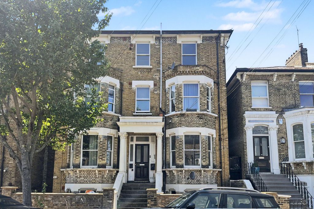 Property photo 1 of 9 47E Ramsden Road, Balham, London, Sw12 8Ra