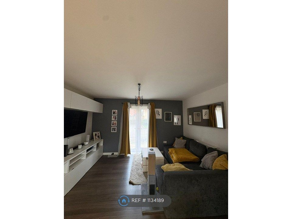 Property photo 1 of 15 Living Room