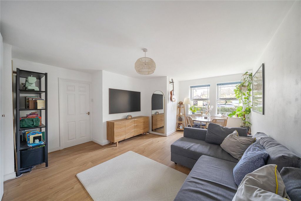 Property photo 3 of 8 Reception