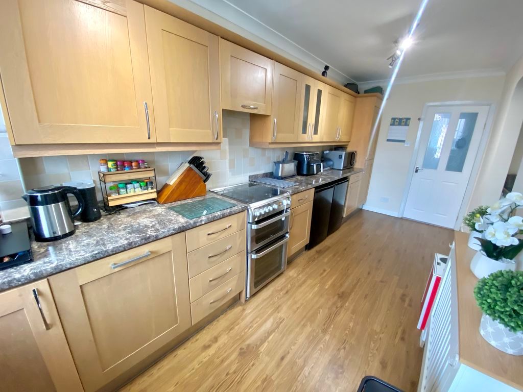 Property photo 3 of 15 Kitchen